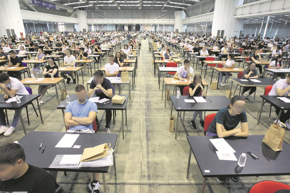 POGUBNE POSLEDICE Studenti i đaci jedini žrtvuju – nastavu, moguće i celu školsku godinu, upis u školu i na fakultet, mesto u domu, školarinu…