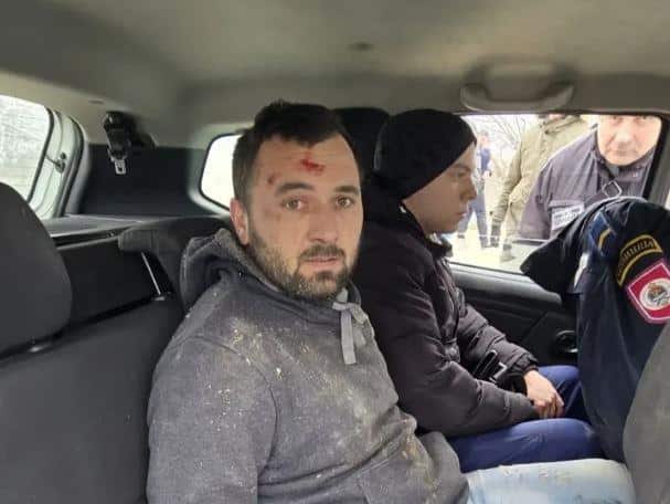 NOVI SNIMAK MONSTRUMA EMIRA SELIMOVIĆA: Dvostrukog ubicu privode u Tužilaštvo, pognute glave sproveden u zgradu (VIDEO)