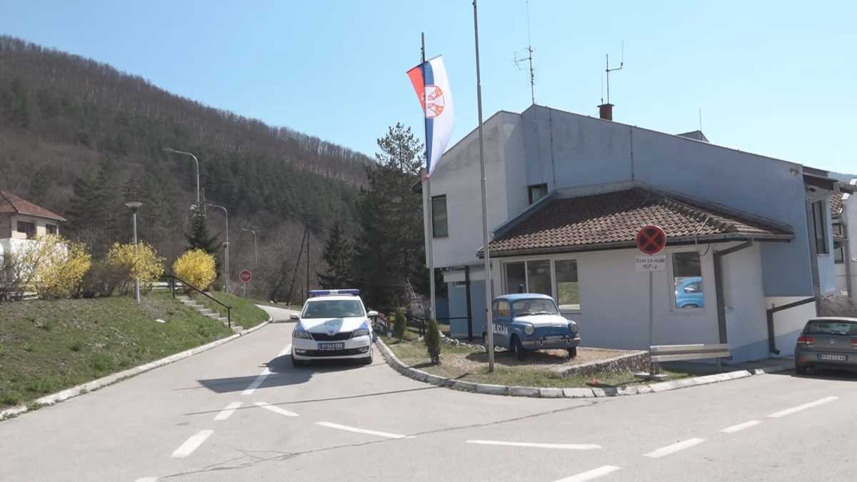 POHAPŠENI SAOBRAĆAJCI IZ PRIJEPOLJA SVE PRIZNALI: 32 puta progledali kroz prste bahatim vozačima, čak išli i na alko-test umesto njih!