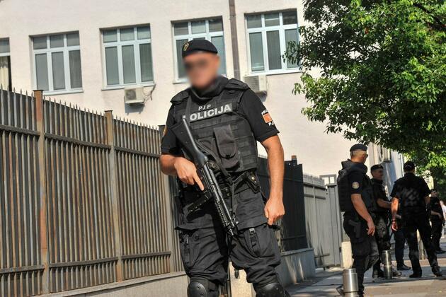 DVOJICA ŠKALJARACA PUŠTENA IZ PRITVORA, PA ODMAH OPET UHAPŠENA NA KAPIJI ZATVORA! Evo zbog čega su sad vraćeni iza rešetaka!