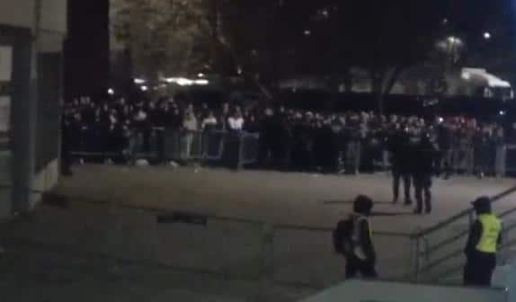 ŠTA SE OVO DESILO?! Ogroman broj navijača Partizana ostao ispred dvorane Čair! Pogledajte snimke