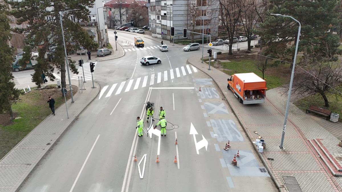 SAOBRAĆAJ U CENTRALNOJ GRADSKOJ ULICI USKORO REGULIŠE SEMAFOR: Pažljivo vozite ako dolazite u ovaj grad