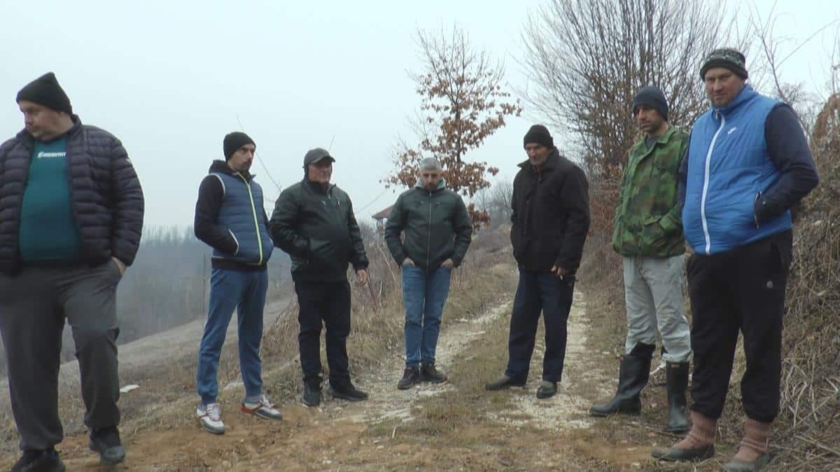 MISTERIJA U IVANJICI, OSVANUO KRST SA UPOZORENJEM POPUT KLETVE: Slika obišla Srbiju, a ono što na njemu piše PRESTRAVILO MEŠTANE! Reči aludiraju na smrt (FOTO)