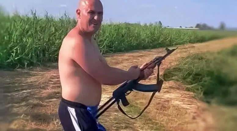 HRVATSKI DESNIČAR PONOVO U CENTRU SKANDALA: Detetu davao puške i bombe, tužilaštvo ne može da ga otera u zatvor! (VIDEO)