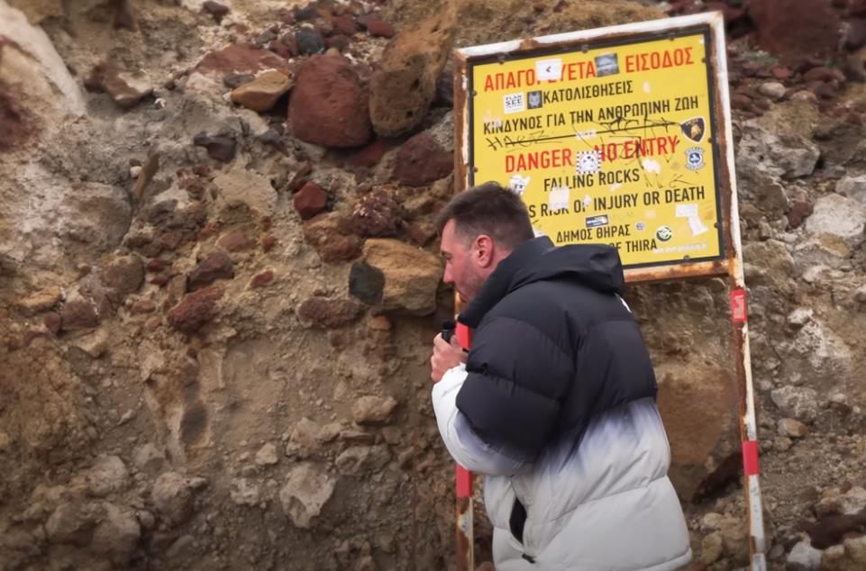 Otišao na Crvenu plažu pa posetio zabranjenu zonu: Sledećeg trenutka čuo je povik: “Da se nisi usudio da priđeš ovamo!” (VIDEO)