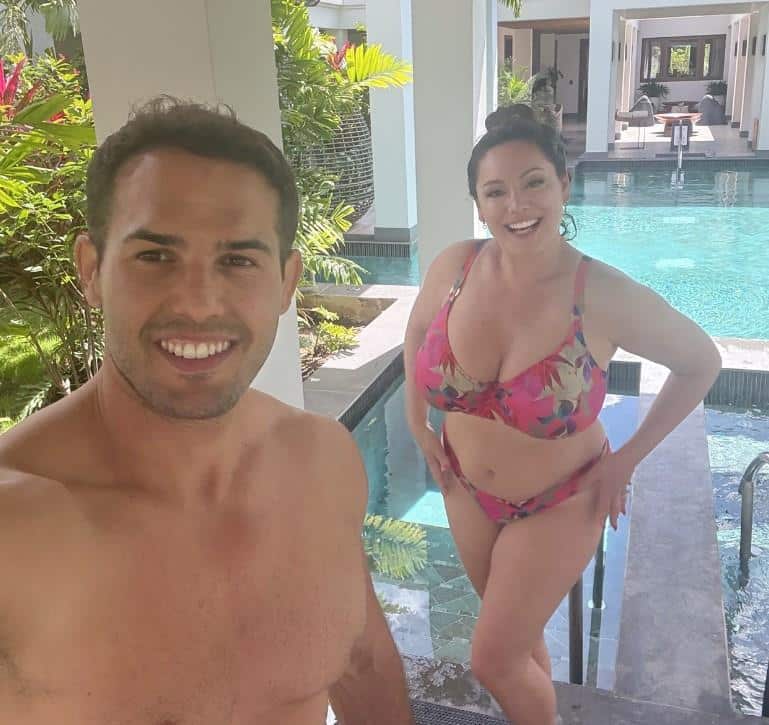 Žena sa najsavršenijim telom na svetu se skinula u bikini: Uživa na odmoru sa mužem, a o ovim kadrovima svi govore