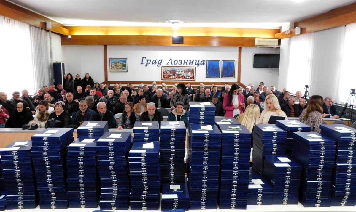 POVODOM DANA DRŽAVNOSTI: Lozničanima uručene boračke spomenice – predala im gradonačelnica Dragana Lukić