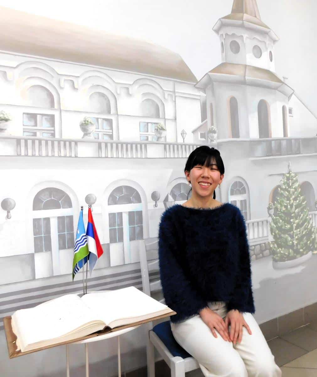 HVALA VUKU ZA AZBUKU: Japanka došla u Srbiju na dve godine, pa promenila život iz korena – ovaj grad joj je odmah prirastao za srce (FOTO)