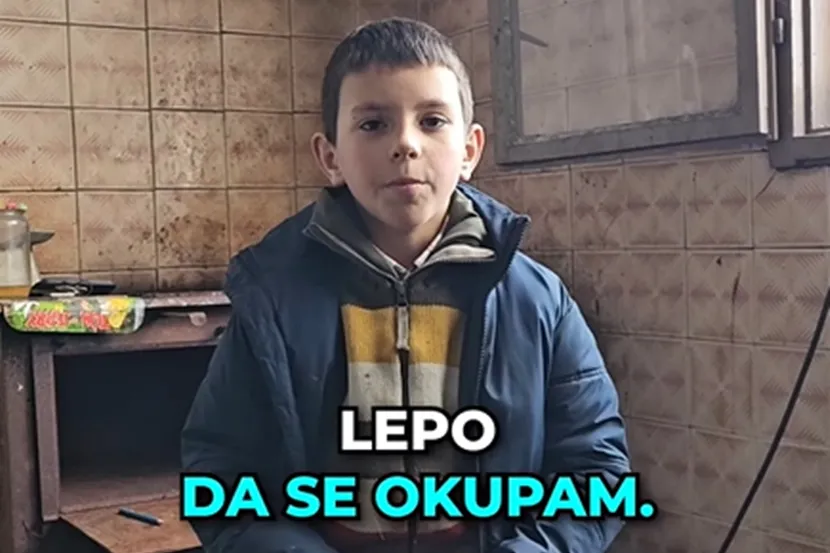 “Meni su mama i tata umrli” Potresna priča dečaka iz sela kraj Leskovca rasplakala Srbiju: Stefan živi sa dekom u sobici, kupa se u koritu