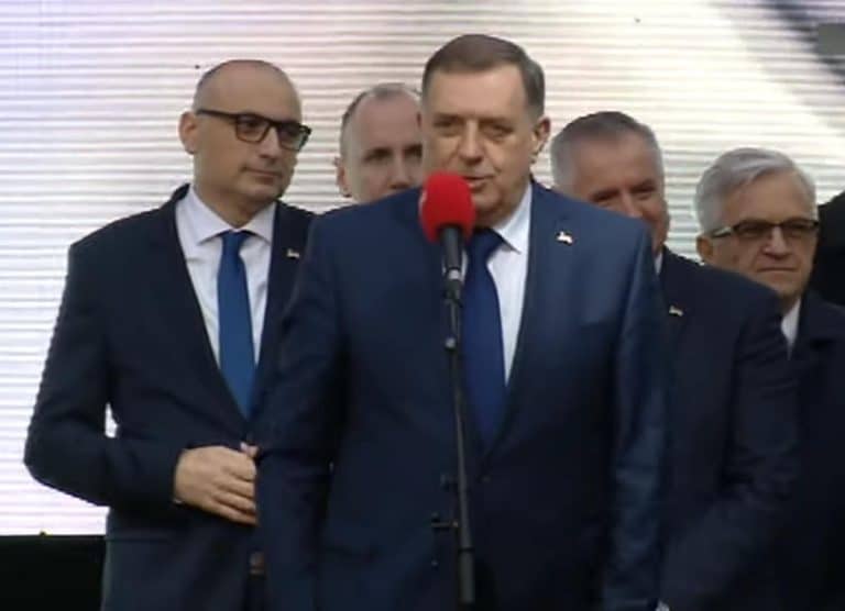 VELIKI MITING PODRŠKE MILORADU DODIKU U BANJALUCI: Republika Srpska ima pravo na postojanje (VIDEO)