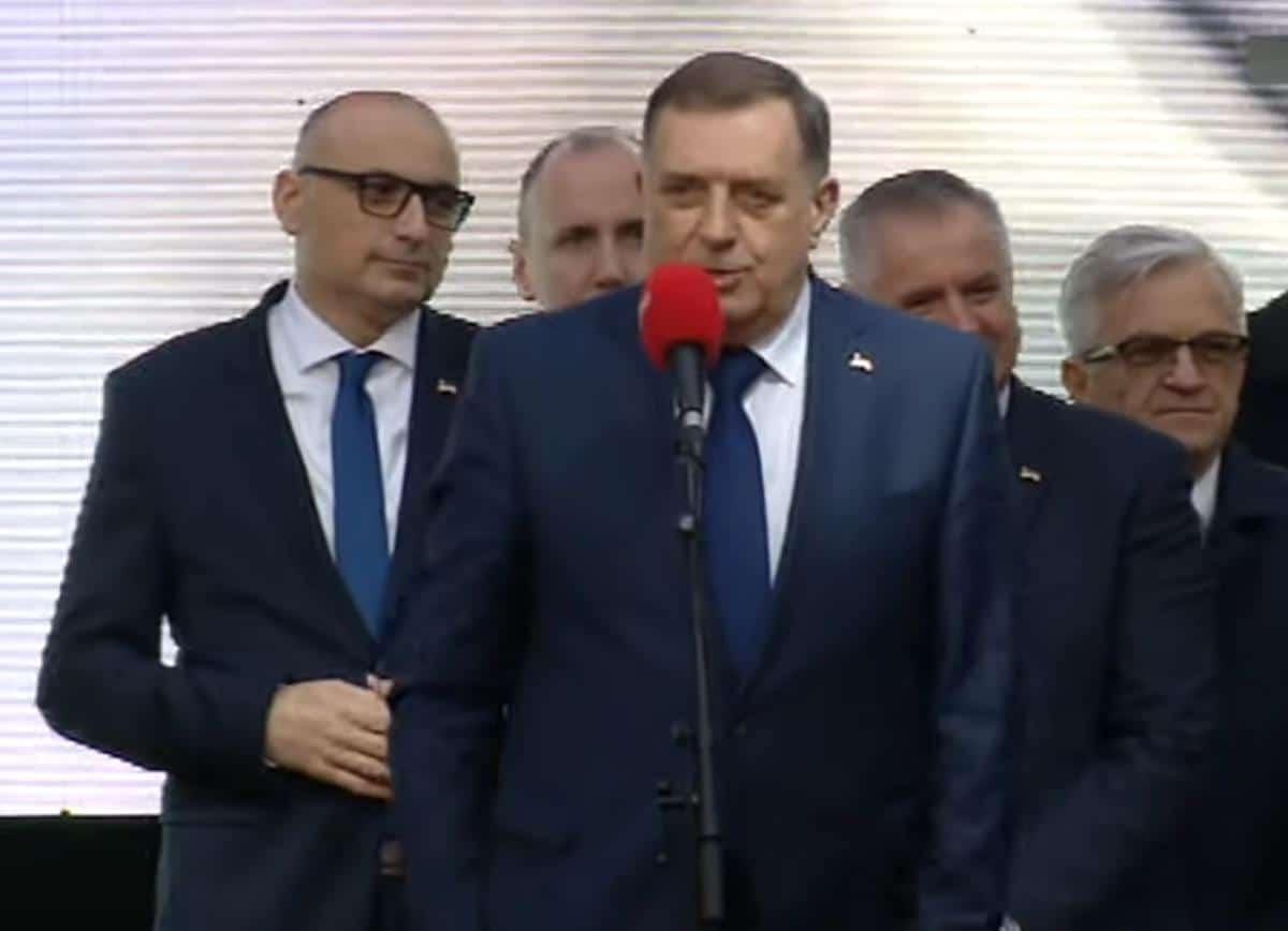 VELIKI MITING PODRŠKE MILORADU DODIKU U BANJALUCI: Republika Srpska ima pravo na postojanje (VIDEO)