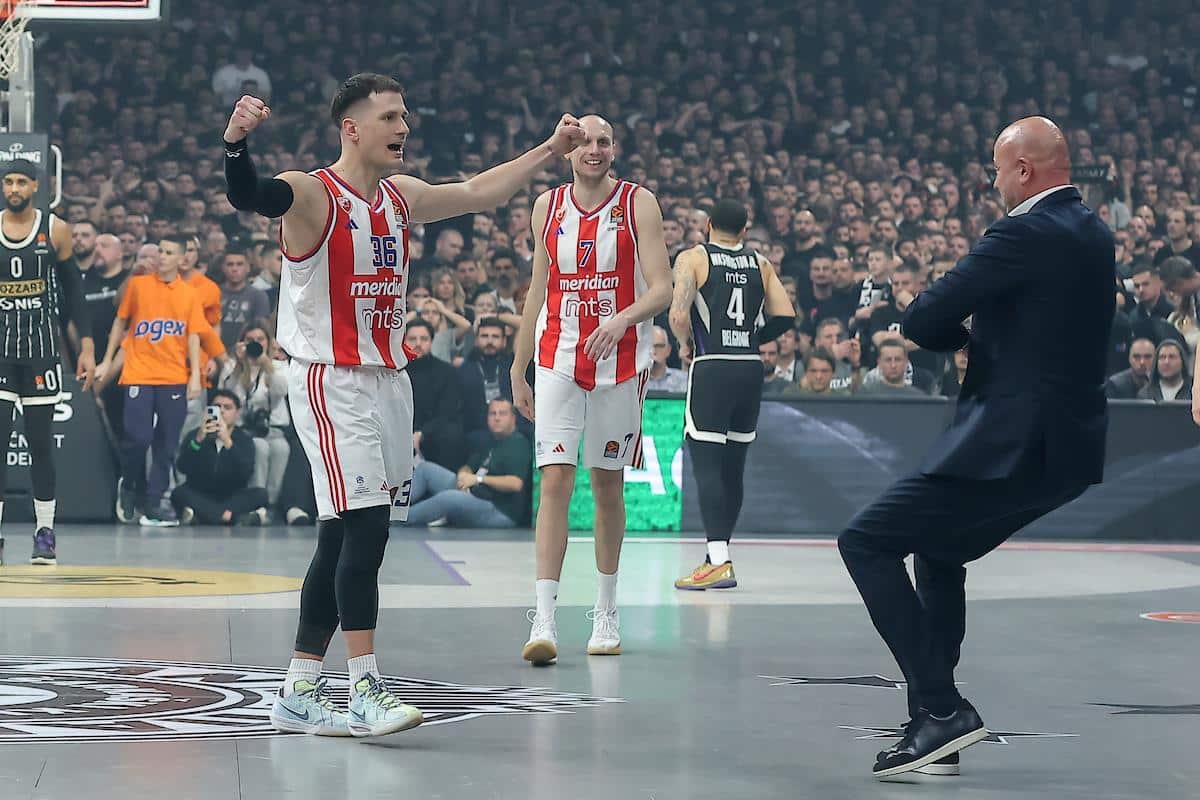 NEDOVIĆ REŠIO DERBI, PA SIPAO SO NA RANU NAVIJAČIMA PARTIZANA! Evroliga objavila snimak, košarkaš Zvezde uzeo dva mikrofona, a zatim rekao ovo! (VIDEO)
