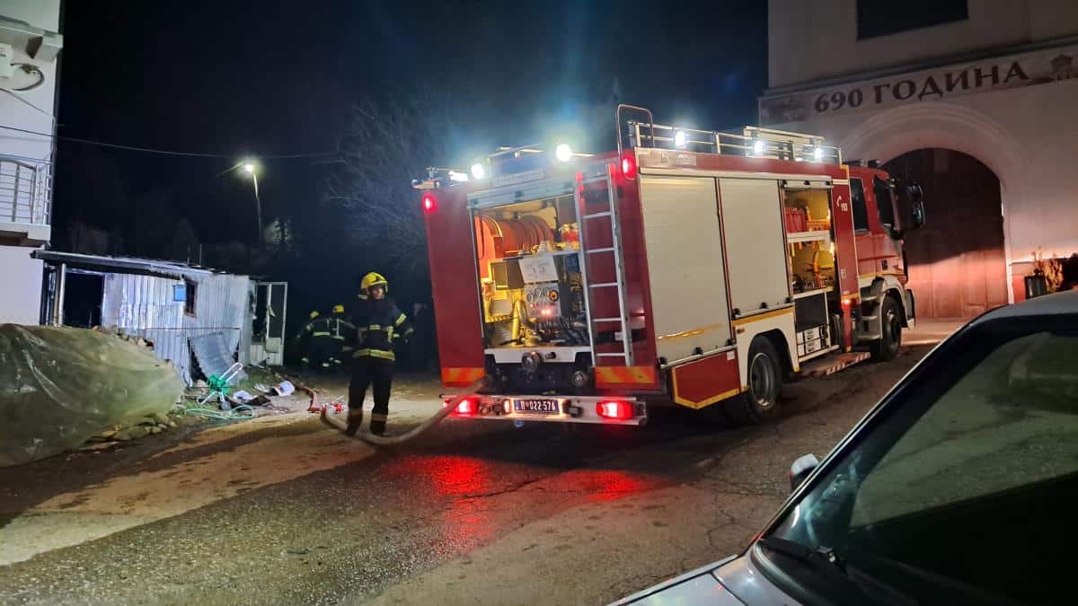 BUKTINJA U KUČEVU Jedna osoba spasena, više vatrogasnih ekipa na terenu