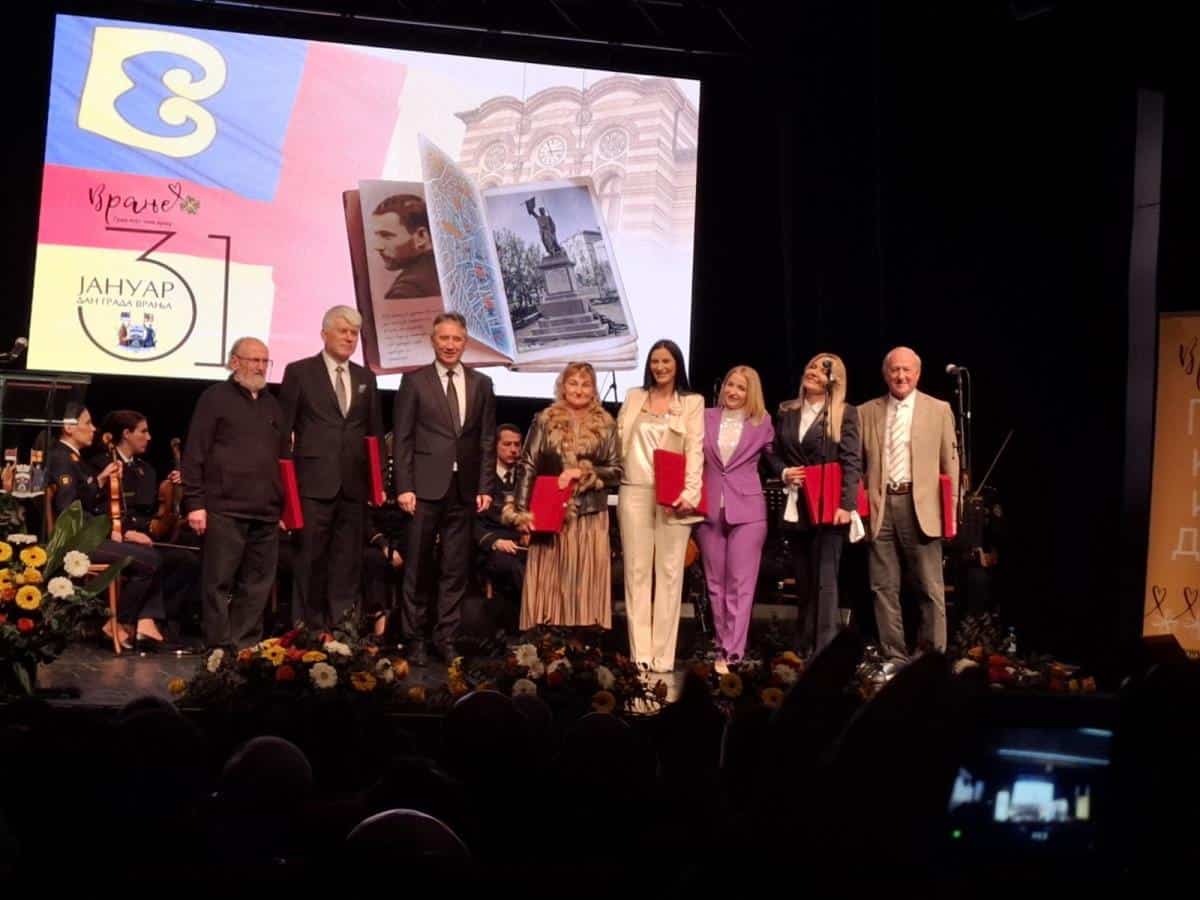ZAVRŠENO OBELEŽAVANJE DANA GRADA VRANJA: Na Svečanoj akademiji uručena javna priznanja – Milenković: Nema puta ka miru, mir je put (FOTO)
