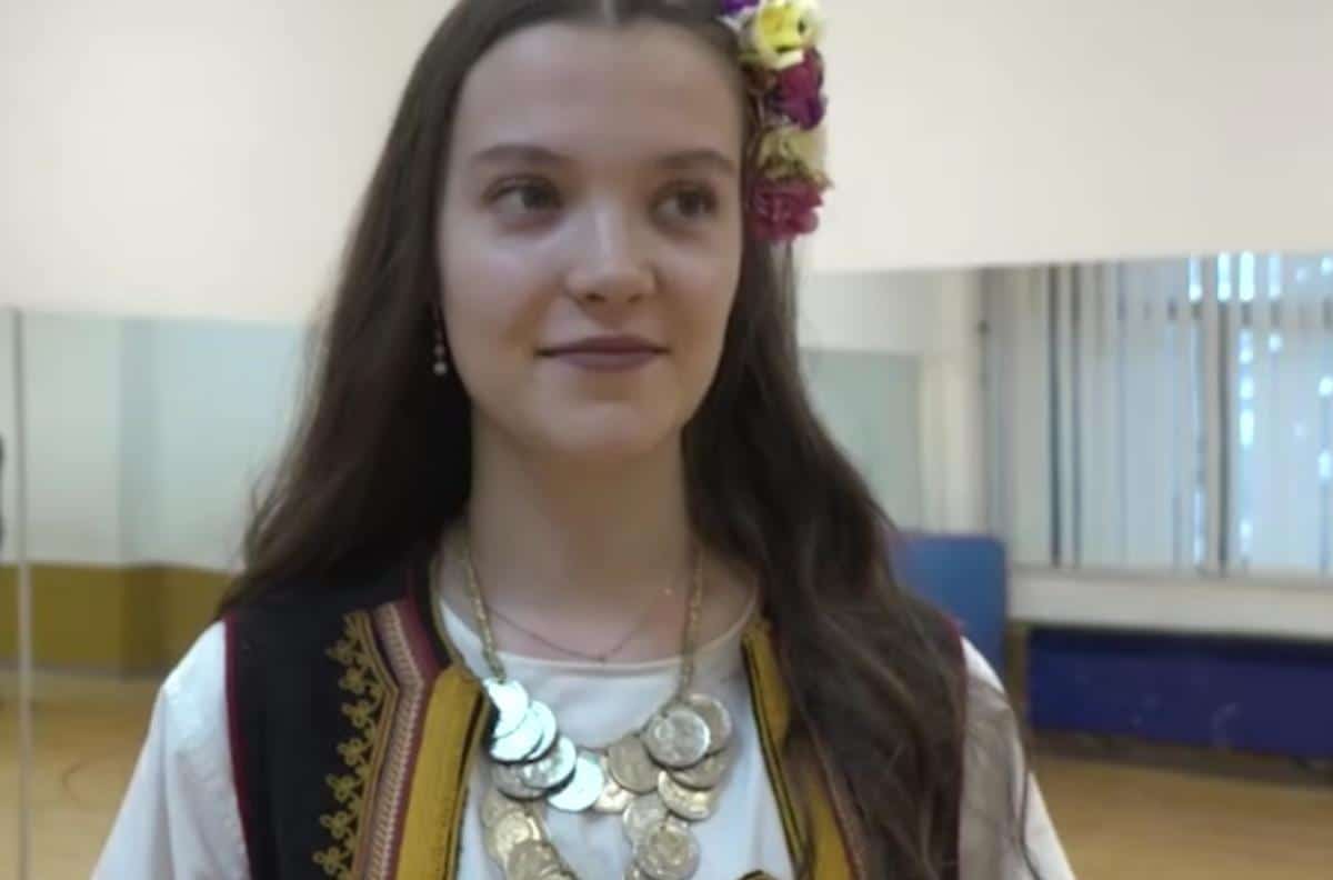 RUSKINJA ALEKSANDRA OBUKLA SRPSKU NOŠNJU, PA RASPAMETILA SVE: Iz Sibira došla u Pirot i naučila da igra folklor, evo šta joj je bilo najteže (foto)