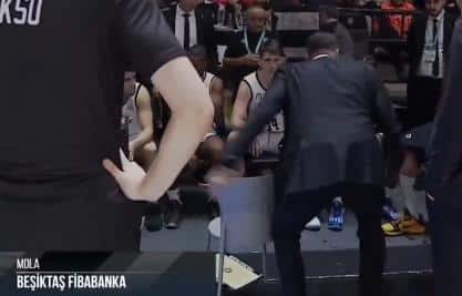 EPSKI TAJM-AUT ALIMPIJEVIĆA! Lomio tablu, urlao na igrače – na kraju mu je cela dvorana skandirala ime! Dugo će se pričati o čudesnom preokretu Bešiktaša!