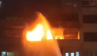 MAJKA S DVOJE MALOLETNE DECE U STANU KOJI GORI! Požar u centru Kragujevca – sumnja se da je OVO uzrok (VIDEO)