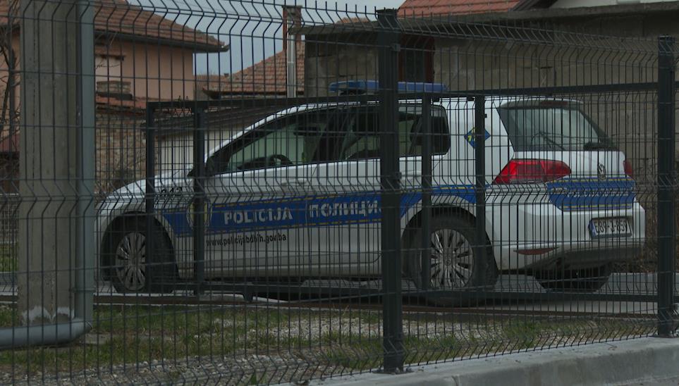 PLAĆALI SU 500 EVRA PO DETETU: Detalji užasa u Brčkom! Rođak uhapšene žene progovorio: “Roditelji su ih ostavljali” (FOTO)