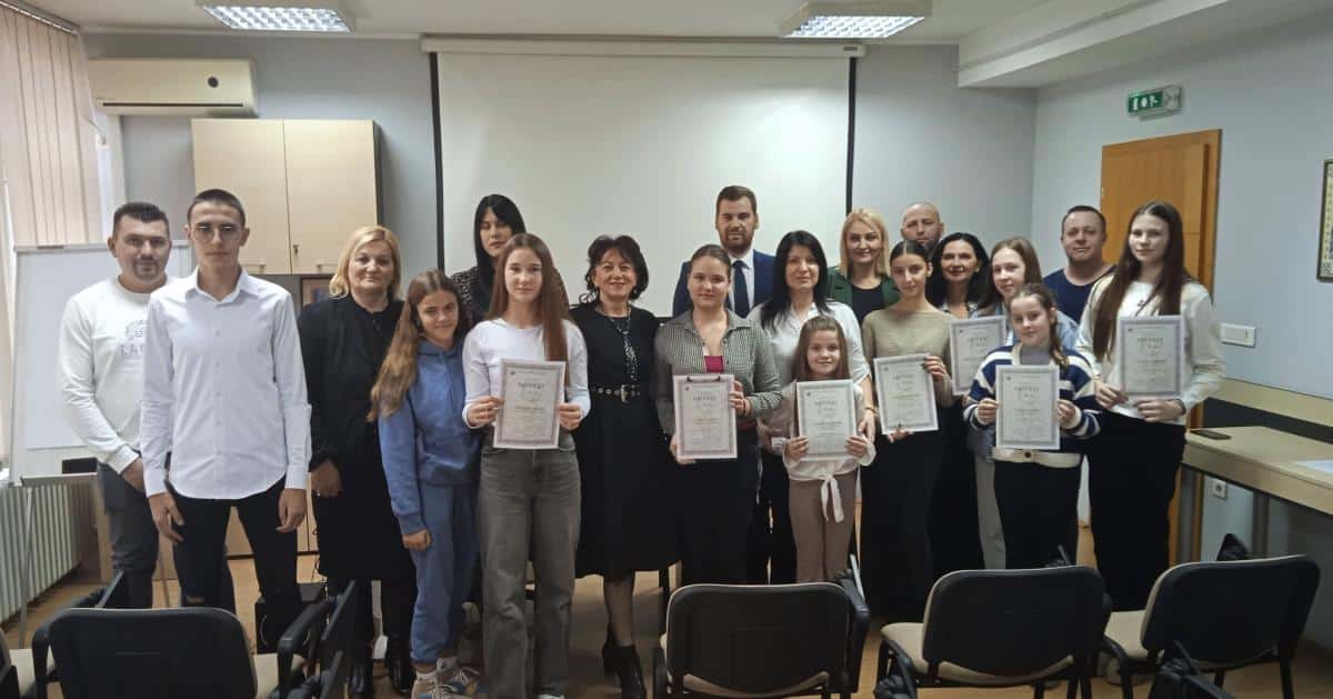 URUČENE NAGRADE MLADIM PISCIMA: Svetosavski literarni konkurs u Kruševcu