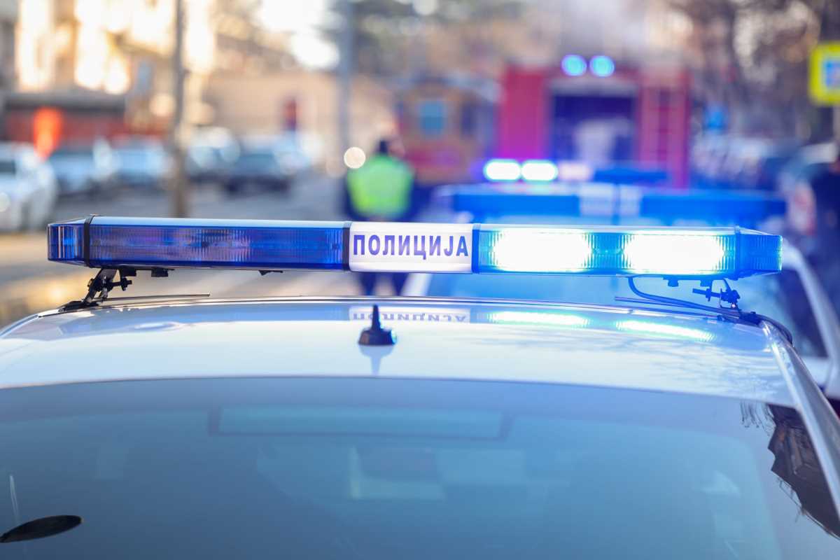 OTVORIO SE POD I PROBIJENA MEĐUSPRATNA KONSTRUKCIJA U LOKALU NA AERODROMU: Uhapšeno dvoje zbog gradnje bez dozvole u Surčinu!