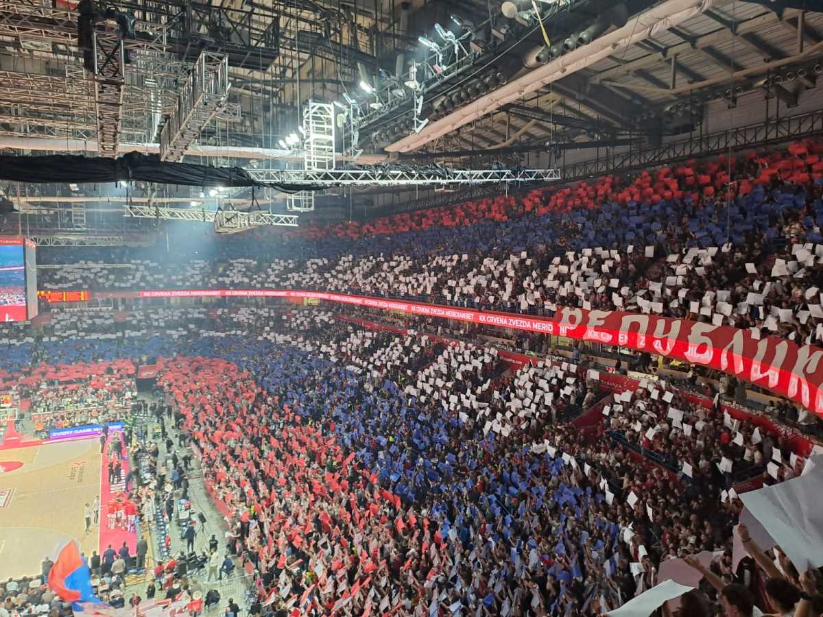 ARENA U BOJAMA ZASTAVA RUSIJE I SRBIJE: Pogledajte koreografiju Delija i koja se čuvena pesma orila dvoranom!
