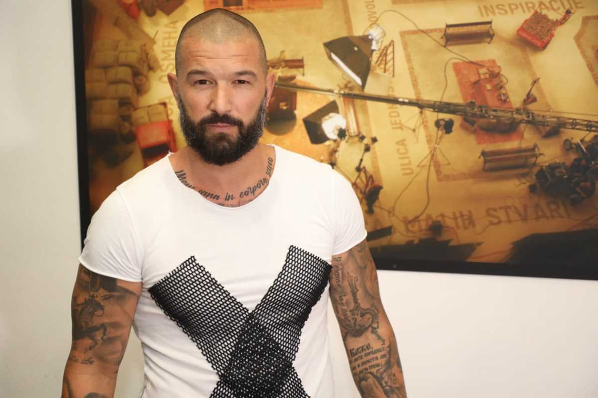 “ON JE DEČKO PSIHIČKI ZAOSTAO, ISKOMPLESIRAN JE NA SVE” Nikola Lakić opleo po Boži Džonsu, pale žestoke uvrede