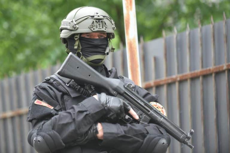 PET ČLANOVA KAVAČKOG KLANA UHAPŠENO NA SEVERU CRNE GORE! Policajci sprečili likvidaciju u poslednji čas? Zaustavili vozilo PUNO ORUŽJA (FOTO)