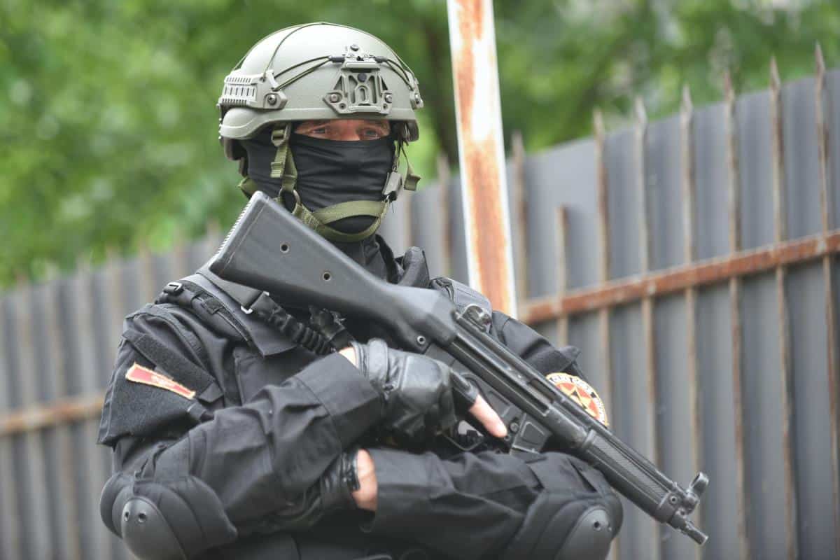 PET ČLANOVA KAVAČKOG KLANA UHAPŠENO NA SEVERU CRNE GORE! Policajci sprečili likvidaciju u poslednji čas? Zaustavili vozilo PUNO ORUŽJA (FOTO)