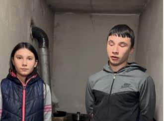 OVDE ŽIVI TUGA, NI KREVETA, NI PROZORA, KROZ TROŠNU KUĆU DUVA NA SVE STRANE Mala Milica i brat rade sve – štala, kuća… Hrane i kupaju skoro nepokretnu majku