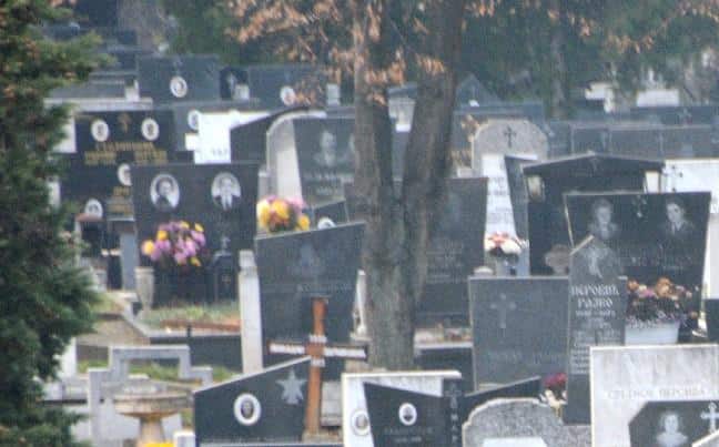 MNOGI VRANJANCI NEĆE DA PLATE 1.350 DINARA GODIŠNJE ZA ODRŽAVANJE GROBNOG MESTA: Ko nema može i na poček