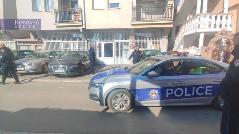 TEROR SE NASTAVLJA! Kurtijeva policija upala u prostorije Centra za socijalni rad u Severnoj Mitrovici, racije u Leposaviću i Zvečanu (video)