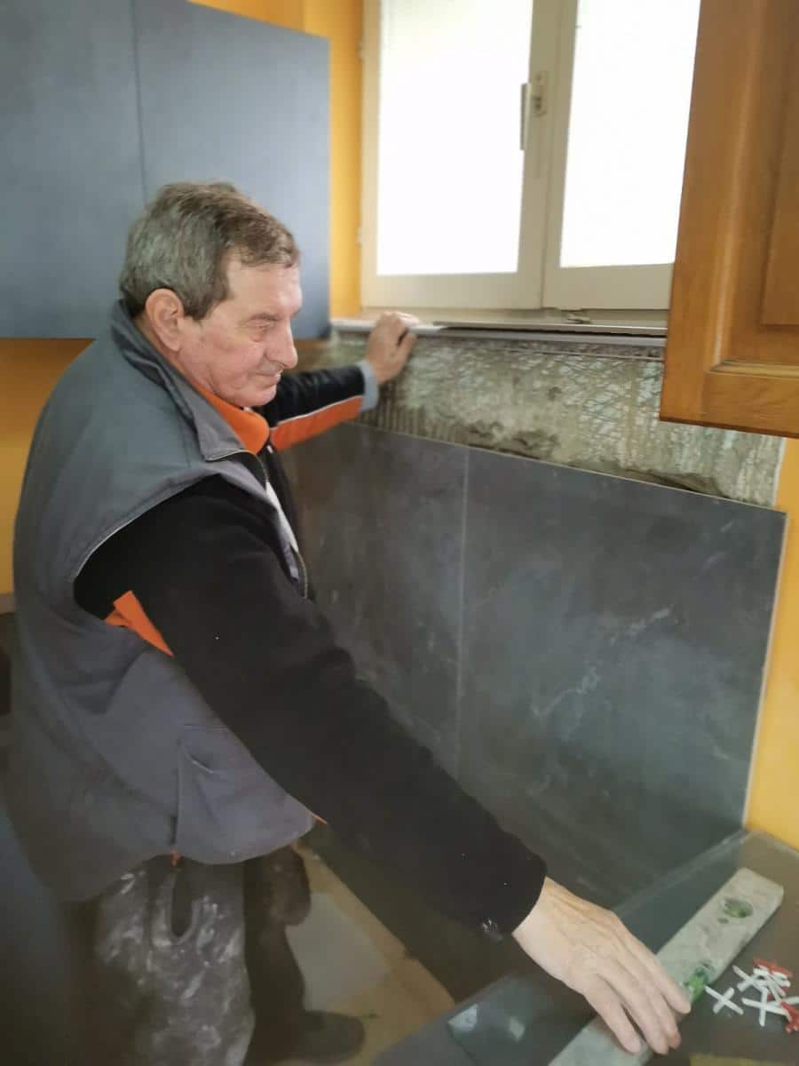 DRAGAN IZ PROKUPLJA SE OVIM POSLOM BAVI 49 GODINA! “Jednom domaćinu nisam naplatio, a posle par meseci me kod kuće dočekao neverovatan prizor!” (foto)