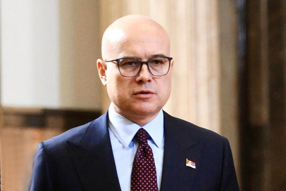 “NEĆU DA POVUČEM OSTAVKU” Vućević: Nekada morate da prihvatite teške odluke da biste sačuvali Srbiju, nije pitanje fotelje