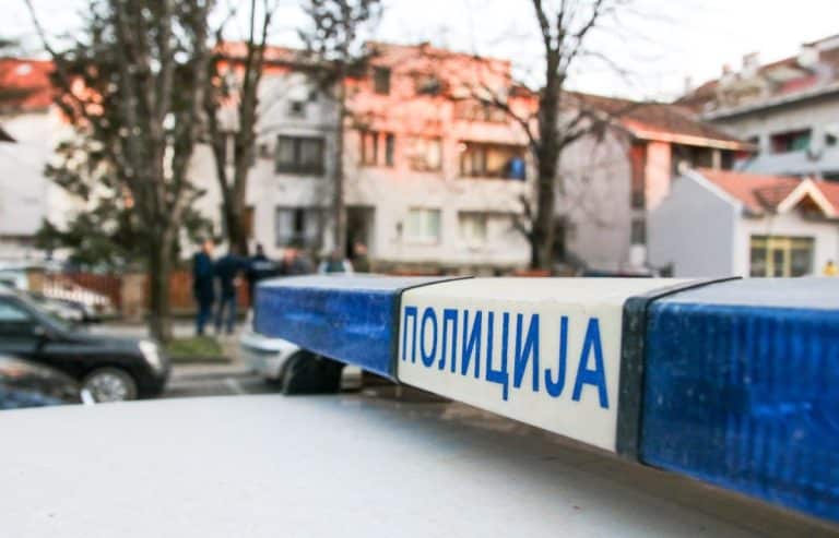 ŽESTOKA NESREĆA NA MIRIJEVSKOM BULEVARU: Sudar kamiona i auta, stvaraju se velike gužve