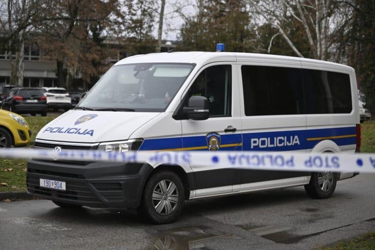 DOJAVE O BOMBAMA POSLATE U 100 SREDNJIH ŠKOLA! Islamističke pretnje stigle s iste adrese!