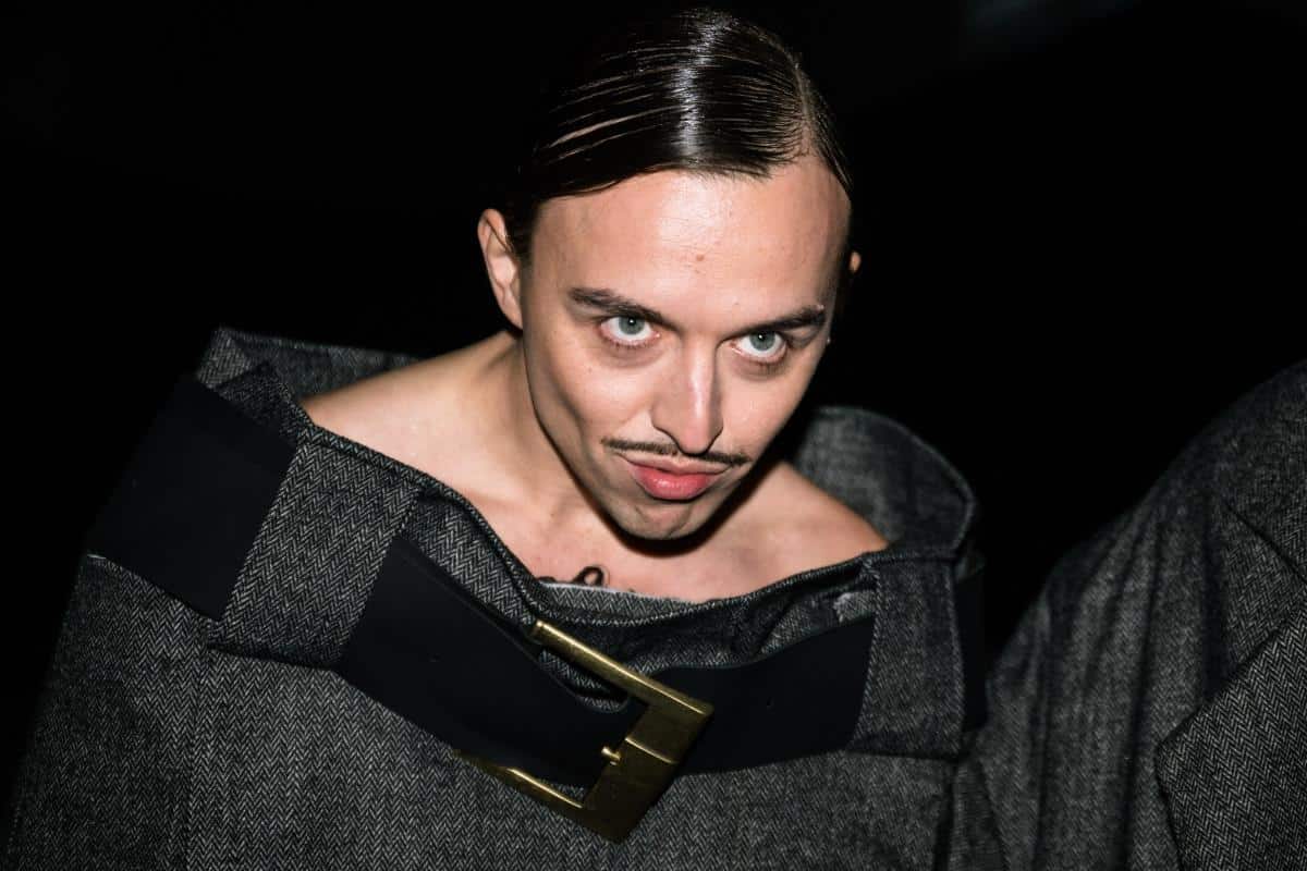 Estonski reper zaludeo fanove Evrovizije: Neobičnom pesmom i ekstravagantnim izgledom napravio pravu pometnju “Ovo je pobednik!”