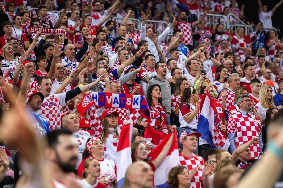 HRVATSKU ČEKA ŽESTOKA KAZNA ZBOG RASIZMA: Nakon debakla na terenu, spremaju se ozbiljne sankcije Hrvatima – Francuska podnela zvaničnu žalbu!