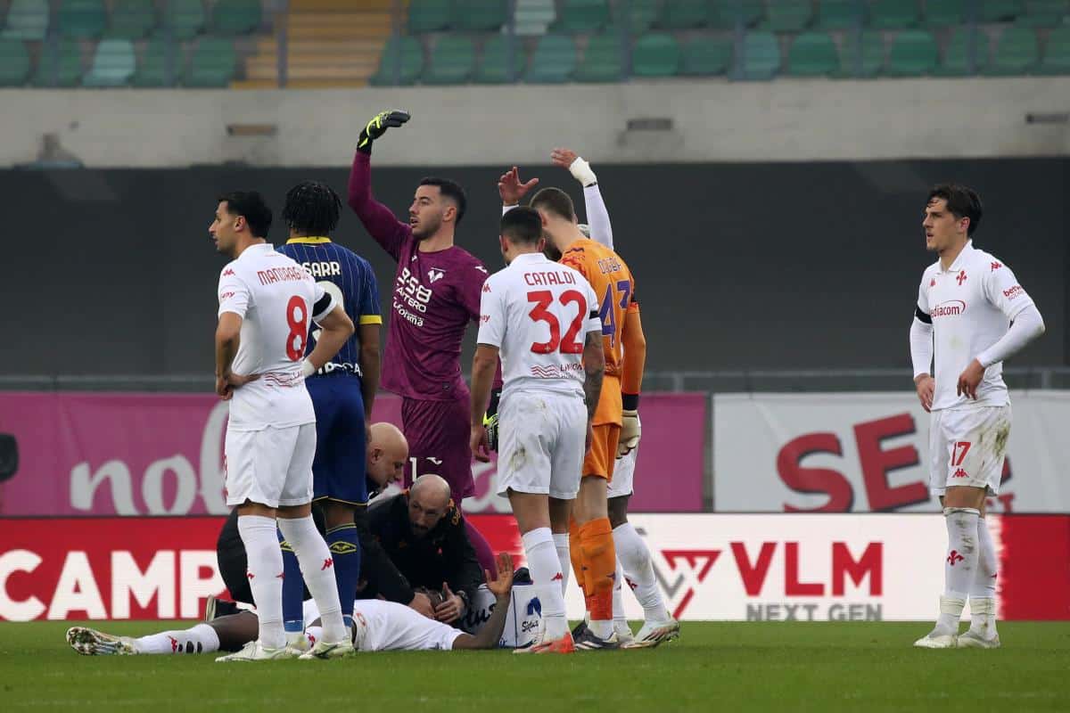 POJAVILE SE PRVE INFORMACIJE O FUDBALERU KOJI SE SRUŠIO NA TERENU! Cela Italija je ovo čekala – Fiorentina se oglasila, evo šta se dešava sa poznatim napadačem!