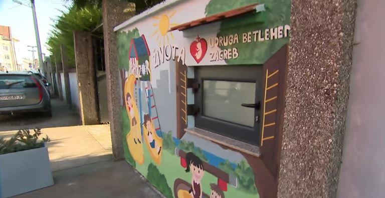OTVOREN PRVI PROZOR ŽIVOTA ZA OSTAVLJANJE NEŽELJENIH BEBA: Kamera nema, sve je potpuno anonimno a evo kako sistem funkcioniše i kako izgleda unutra (FOTO)