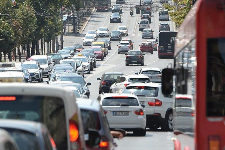 (VIDEO) POČINJE PRAZNIČNI VIKEND A SA NJIM I OGROMNE SAOBRAĆAJNE GUŽVE: Ovo je DETALJNO SVE ŠTO TREBA DA ZNATE ako krećete na put! Ovde se kilometarske kolone