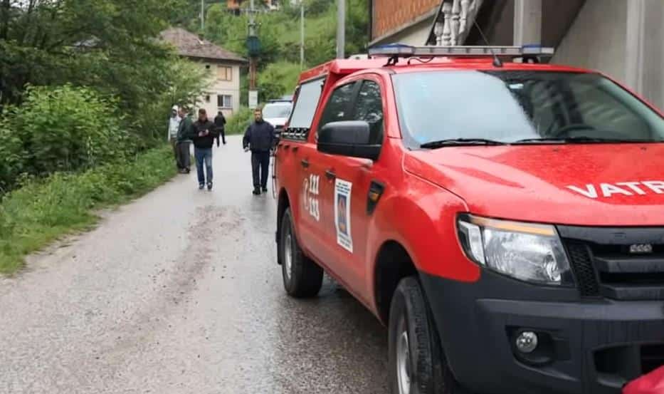 IZBIO POŽAR, SRUŠIO SE KROV: Vatrogasci pronašli ugljenisano telo
