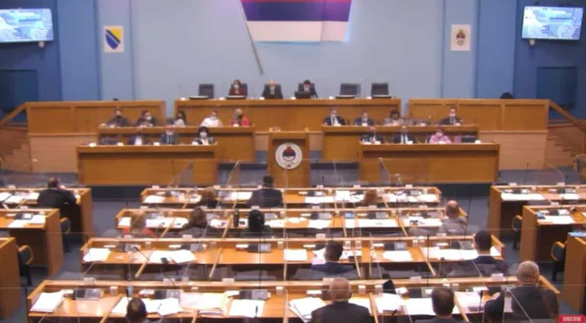 SKUPŠTINA RS USVOJILA ZAKON KOJI SE NEĆE SVIDETI BIH: Opozicija nije prisustvovala: “Otišli su tetki da odnesu lek”