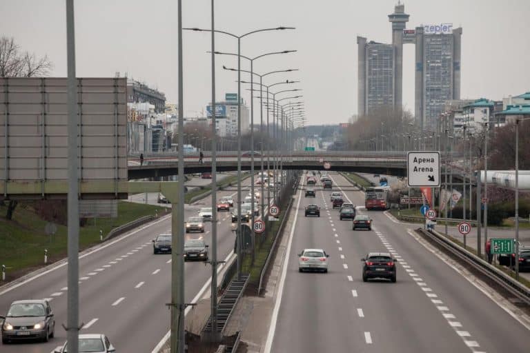 VOZAČI OPREZ Na putevima Srbije opasna pojava, oglasio se i AMSS: Opasnost od lančanih sudara udvostručena