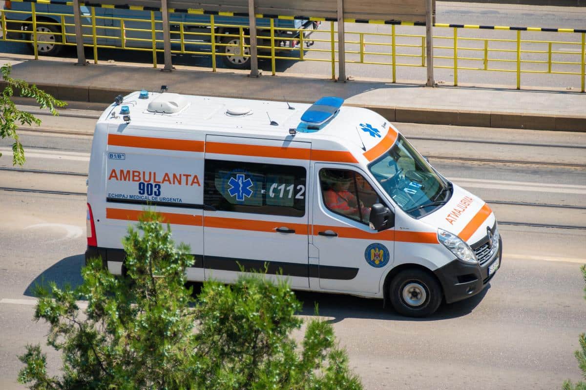 STRAVIČNA SAOBRAĆAJKA KOD BILEĆE! Četvoro povređeno, devojku (23) HITNO prebacuju iz Trebinja za Banjaluku! Vozači bili MORTUS pijani!