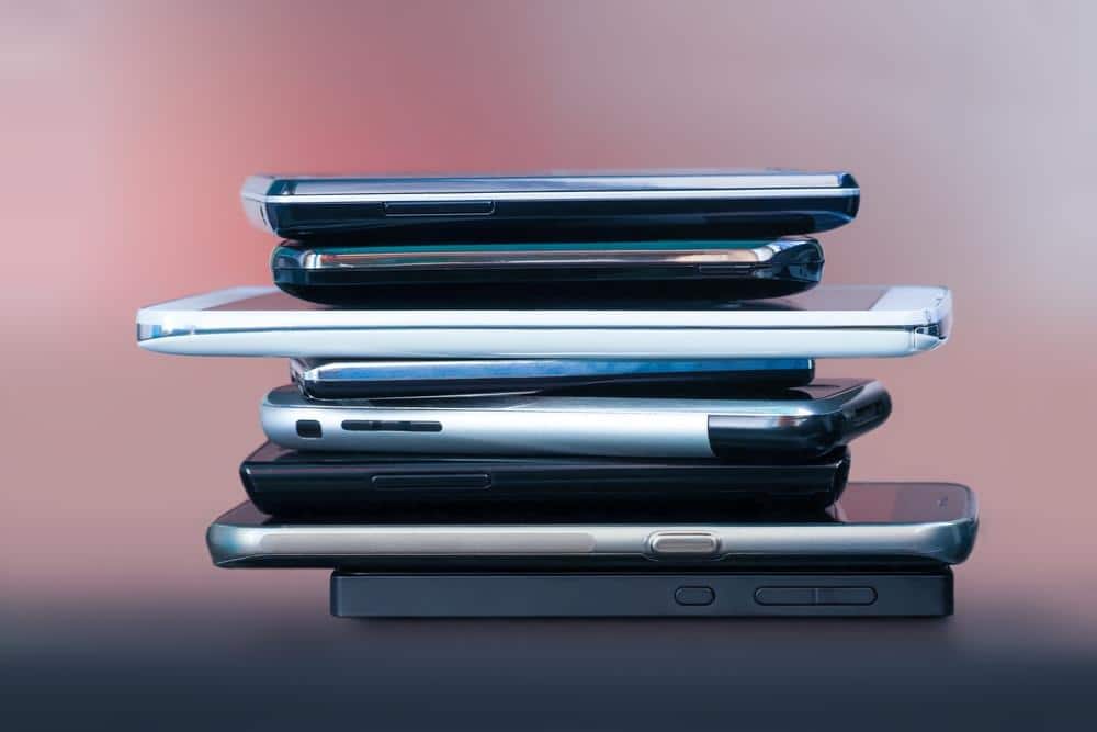 Imate li ovaj stari telefon u vašoj fioci? Može biti skuplji od stana u Beogradu – evo zašto!
