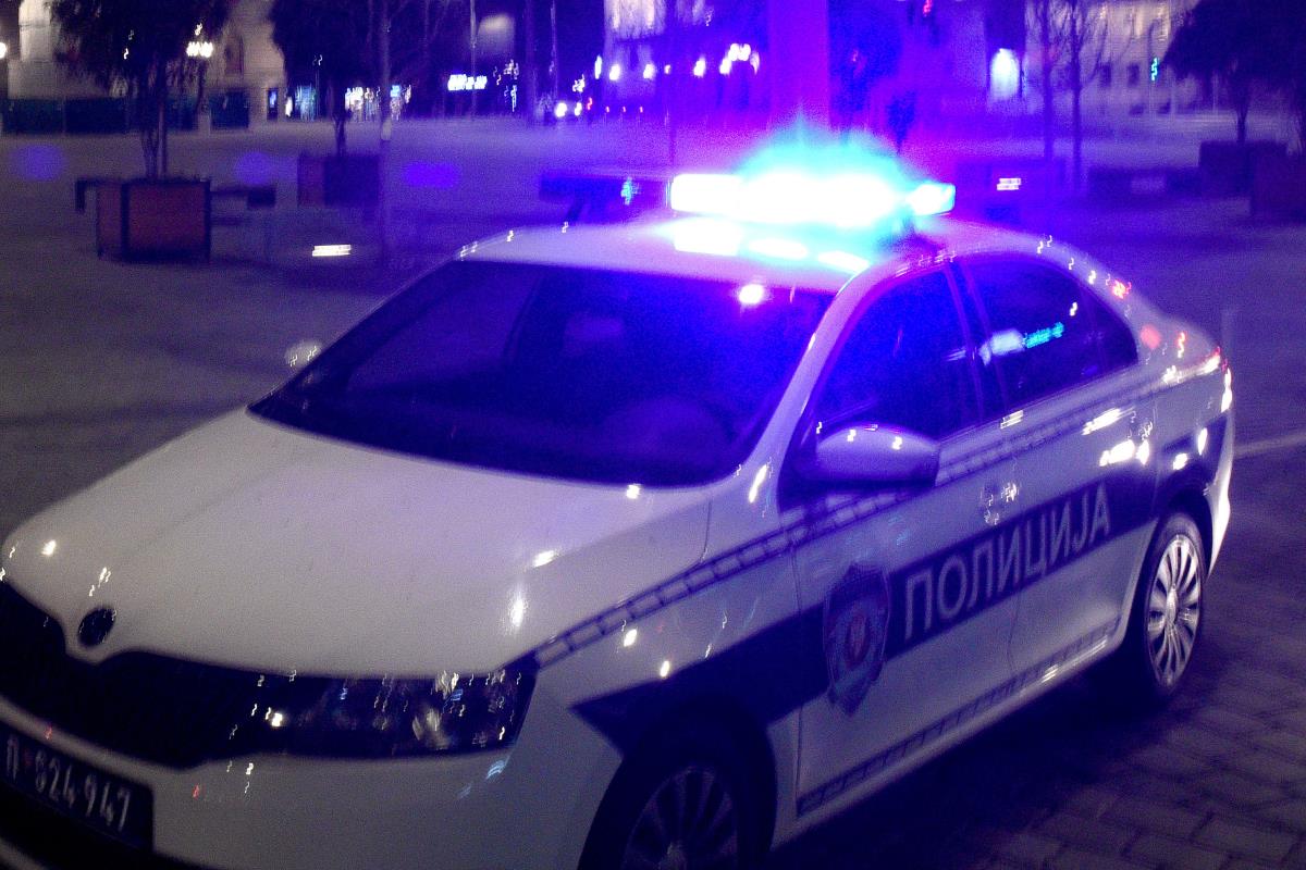VREĐAO I POKUŠAO DA NAPADNE GRAĐANE KOJI SU DOČEKIVALI STUDENTE U RALJI Muškarac (35) priveden na trežnjenje, sledi mu prekršajna prijava