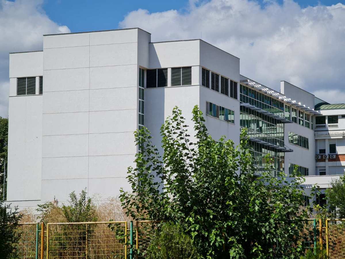PRIJAVILI PECKANJE U GRLU I OČIMA: Supružnici iz Niša javili se u bolnicu nakon što se osetio miris amonijaka iz kanalizacionih odvoda