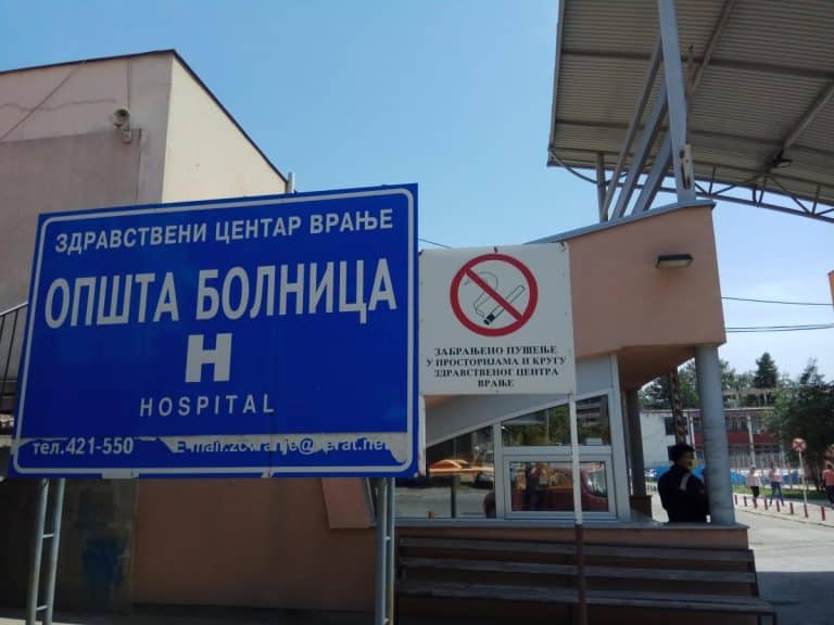 NEZAPAMĆENO U TOALETU VRANJSKE BOLNICE: Medicinske sestre nisu uspele da prekinu dvoje pacijenata u zanosu