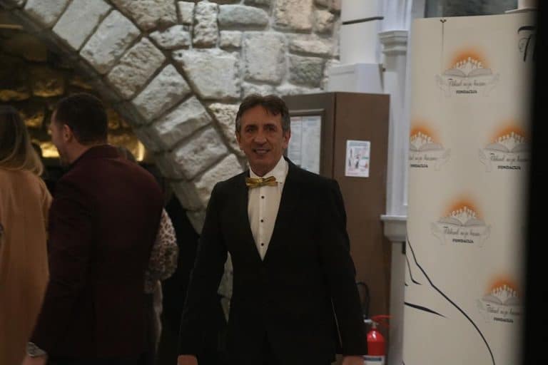 SVE SAMA ESTRADNA ELITA! Evo ko je sve došao na rođendan kod Žike Jakšića… Tu je legendarni glumac, fudbaler i jedna od najpoznatijih pevačica