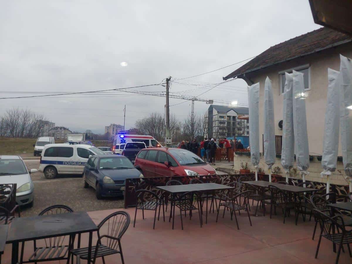 “KRV JE BILA NA SVE STRANE!” Jeziva masovna tuča desetorice u Čačku: Mladići počeli svađu u kafani, pa izašli napolje da se makljaju – očevici opisali detalje!